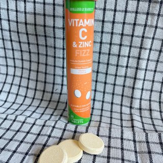 Holland & Barrett High Strength Effervescent Vit C & Zinc Orange Flavour 20 Tablets | Holland & Barrett