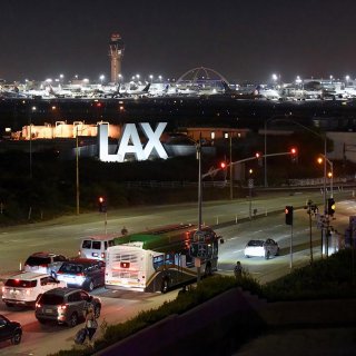 迎世界杯和奥运会，洛杉矶机场LAX有重大...