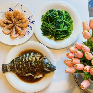 【宅家美食】鲜美的蒸活鱼🐟和蒸虾🦐...