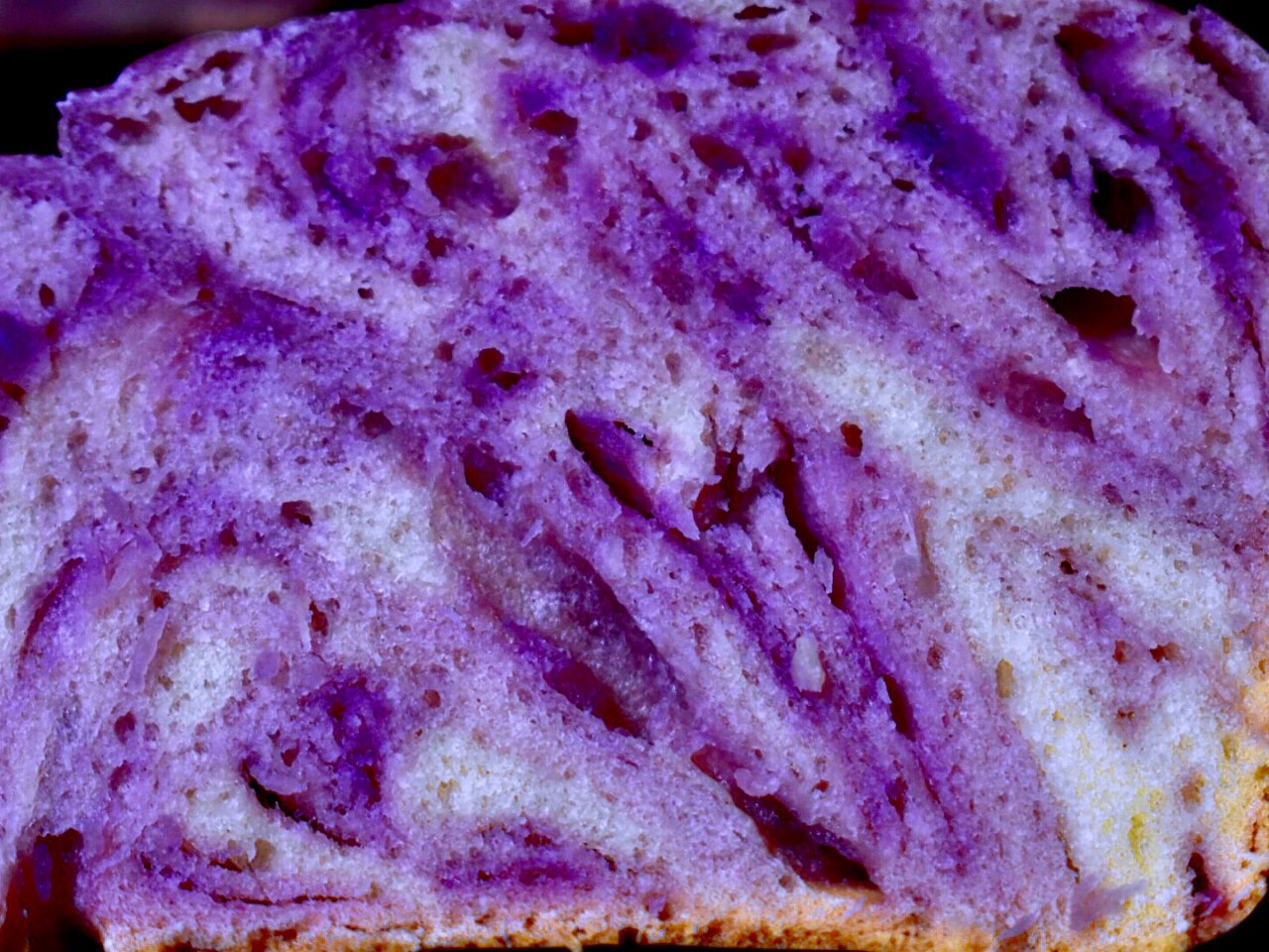 一只失败的紫薯大理石纹面包...