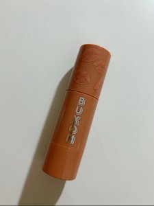 BUXOM润唇膏：及口红、润唇、肤感、设计于一体的神仙好物