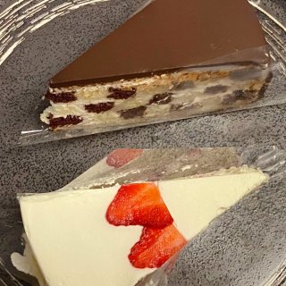 巧克力棋盘格蛋糕,草莓奶油蛋糕