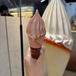 CREMIA來自北海道的冰淇淋...