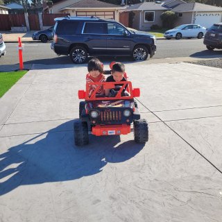 Jeep Wrangler儿童电动玩具车...