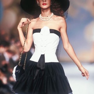 80年代Chanel香奈儿时装秀也太能打...
