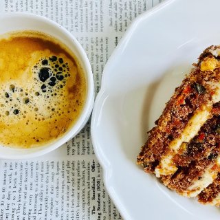 早餐最佳搭档☕️咖啡和胡萝卜蛋糕🍰...