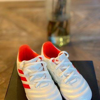足球的季节-宝贝儿们的足球鞋...