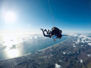 拖了两年的跳伞愿望 终于实现了4000米高空跳伞