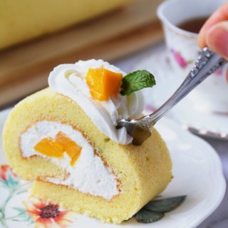 芒果蛋糕卷｜又到了疯狂吃芒果的季节...