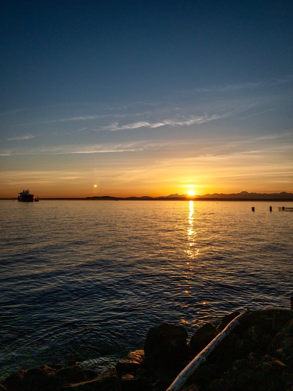 西雅图市区10分钟车程看海看落日～好美😍...