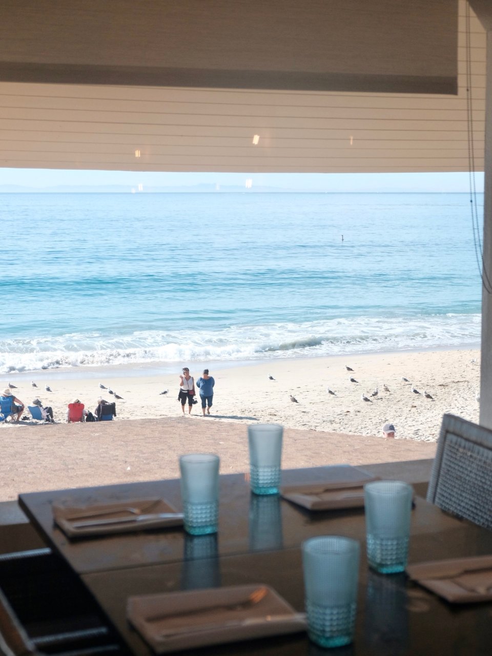 Laguna Beach在大海的画框里吃...