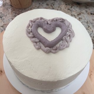 为君君生日送上紫芋蛋糕一只...