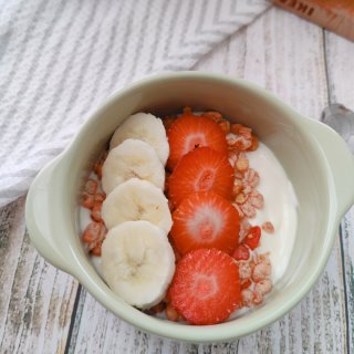 减脂早餐☞燕麦水果酸奶...