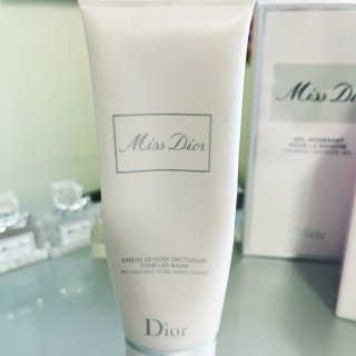 Miss Dior-完美體現迪奧女性的精...