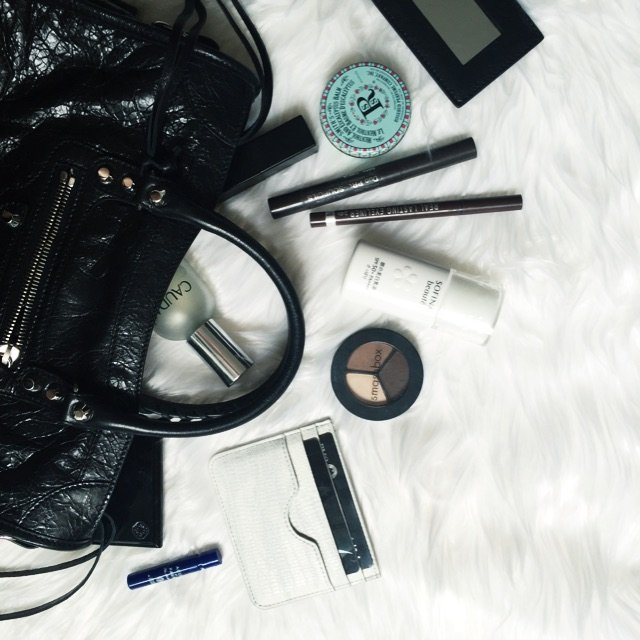 以下是我夏季不脱妆+补妆的必备：<...