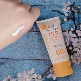 Aveeno Protect + Hydrate Moisturizing Face Sunscreen Lotion With Broad Spectrum Spf 60 & Prebiotic Oat, Weightless & Refreshing Feel, Paraben-free, Oil-free, Oxybenzone-free, 2.0 ounces : Beauty & Personal Care