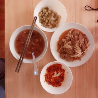 金针菇炒牛肉,纯味 牛板筋,红豆薏仁玉米粥