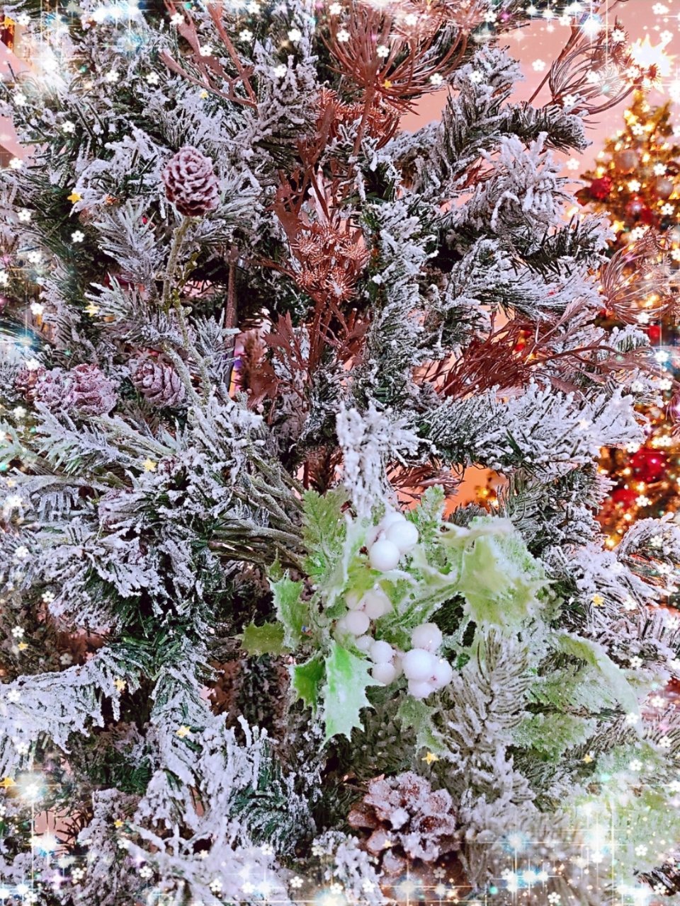 今年加了一棵带雪花❄的圣诞树🌲...