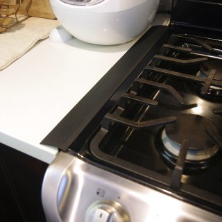 厨房神器：专门用来填补灶台缝隙的橡皮条...