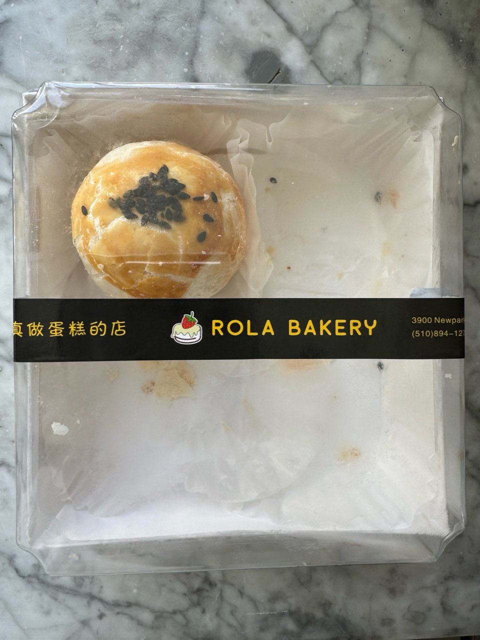 Rola bakery蛋黄酥～...