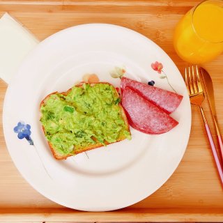 今日早餐：Avocado Toast...