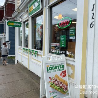 加拿大Subway龙虾卷，想怎么配，随意...
