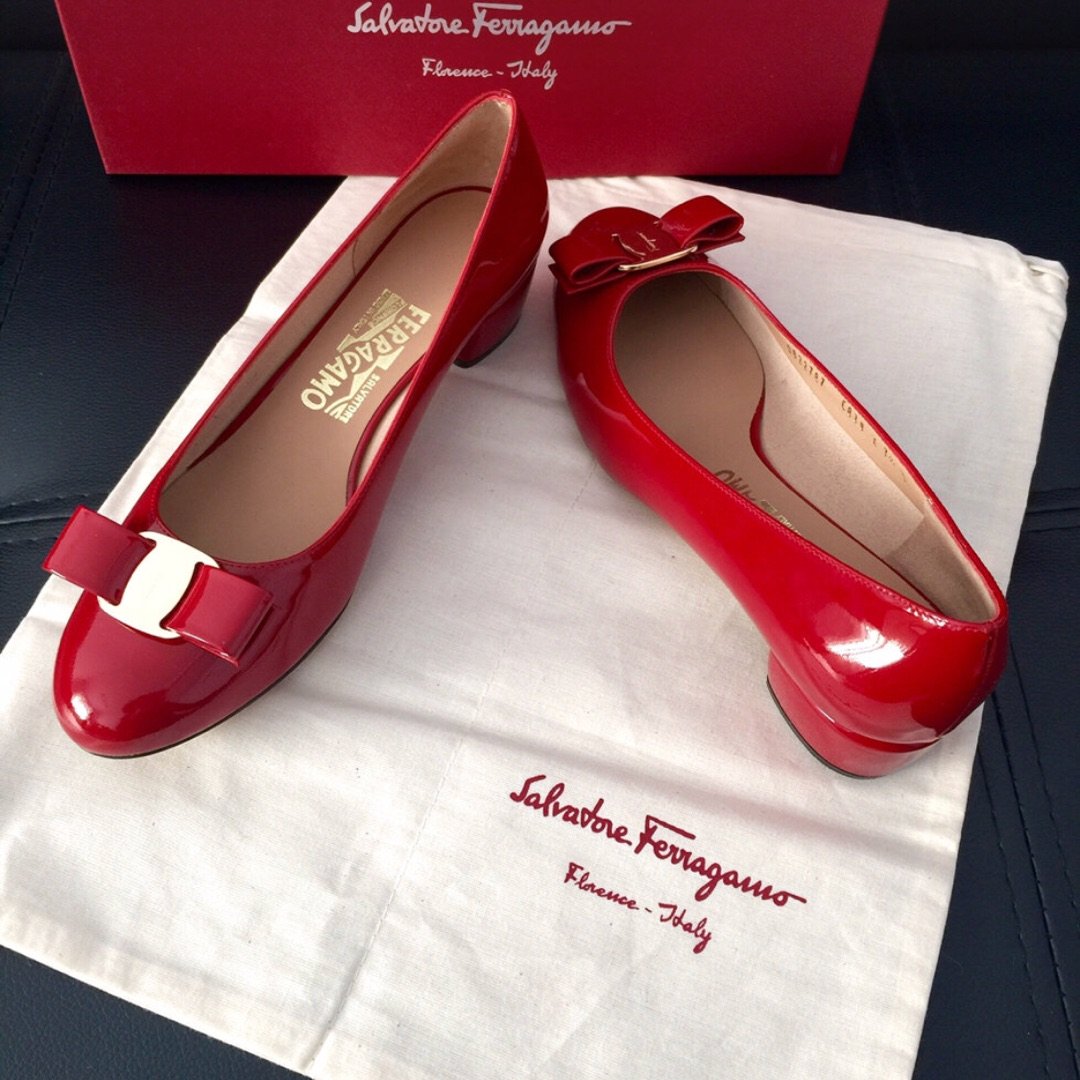 实在是太喜欢Ferragamo家的小红鞋...