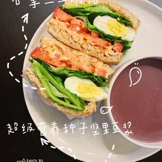 吞拿鱼三明治+营养豆浆...