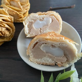 中秋｜今年第一顆月餅是芋頭麻糬口味🥮...