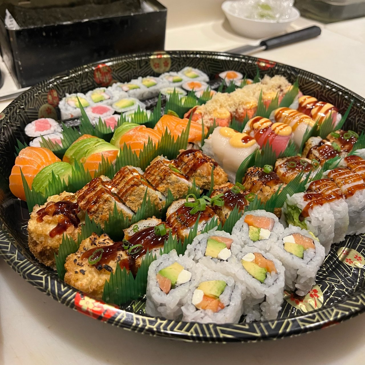 Sushi party tray 