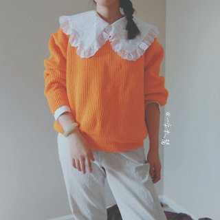 一字米酱的outfit｜橘色毛衣➕花边领...