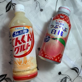 日本超市买的乳酸菌以及白桃果汁饮料...