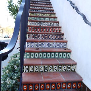 加州聖塔芭芭拉特色藝術房子，網美必拍色彩...