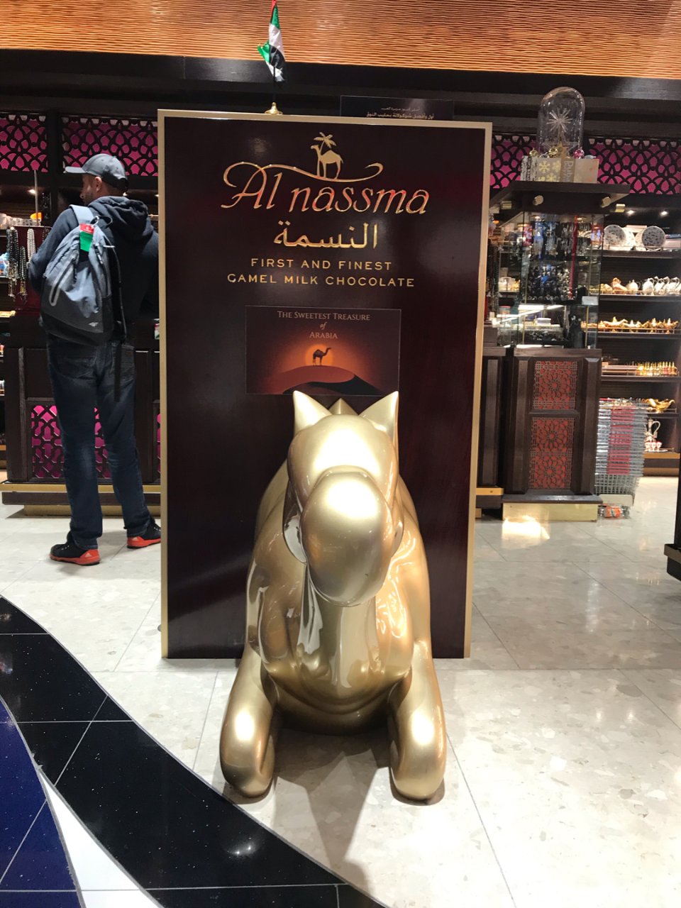 去Dubai買特產，世界首款駱駝奶巧克力...