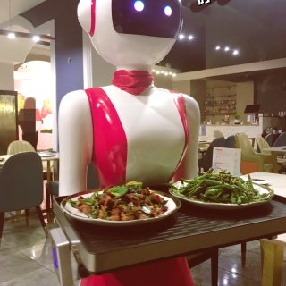 机器人上菜的新时代中餐厅🤣Santa B...