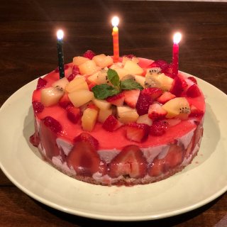 七夕刚好赶上过生日的水果草莓慕斯蛋糕...