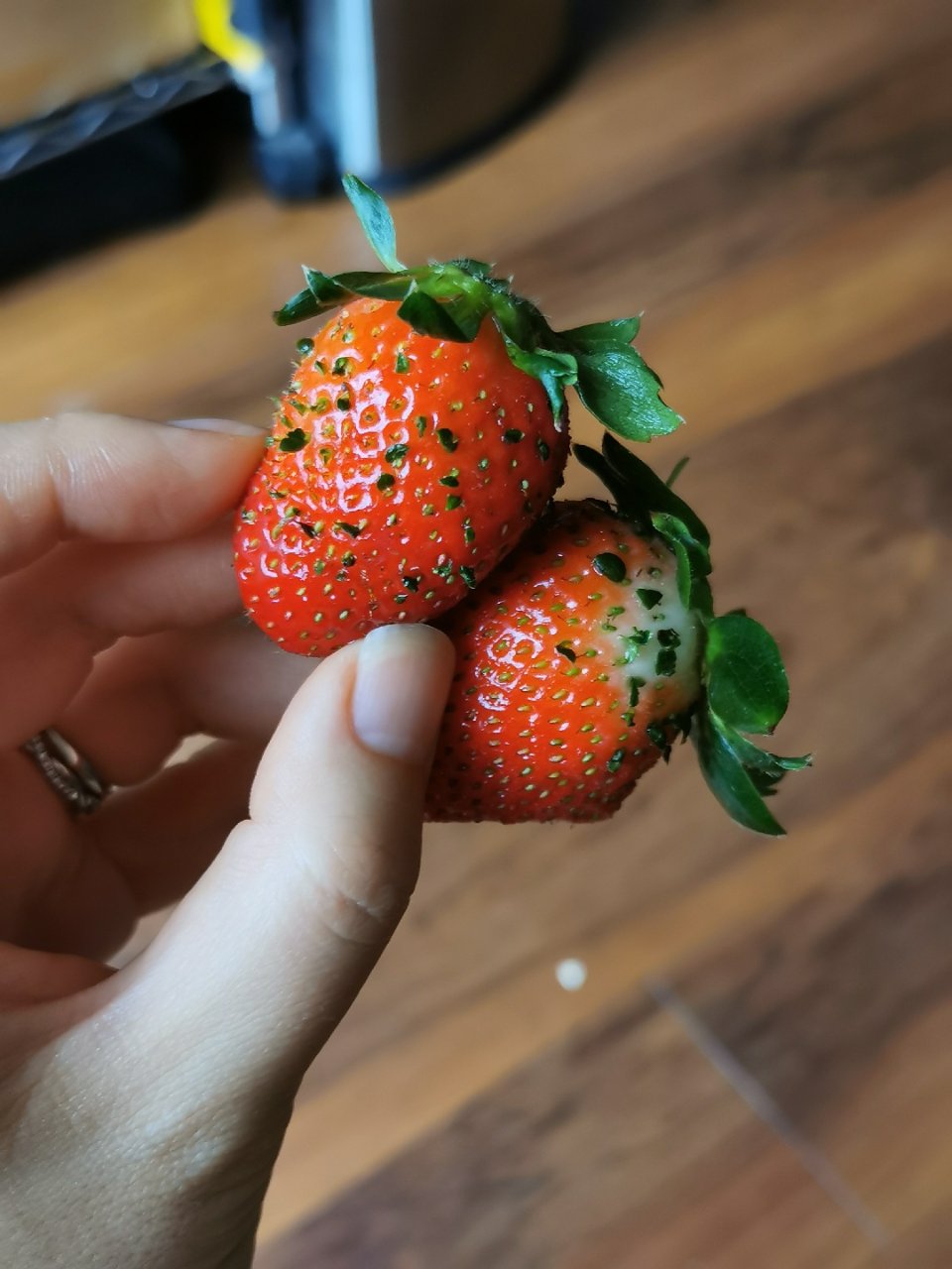 有些奇怪的草莓...