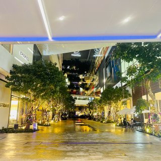 夜晚@🌧️EMQUARTIER🎄购物中心...