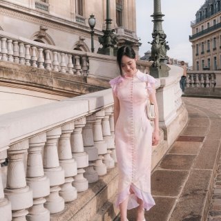在巴黎的街头穿旗袍...
