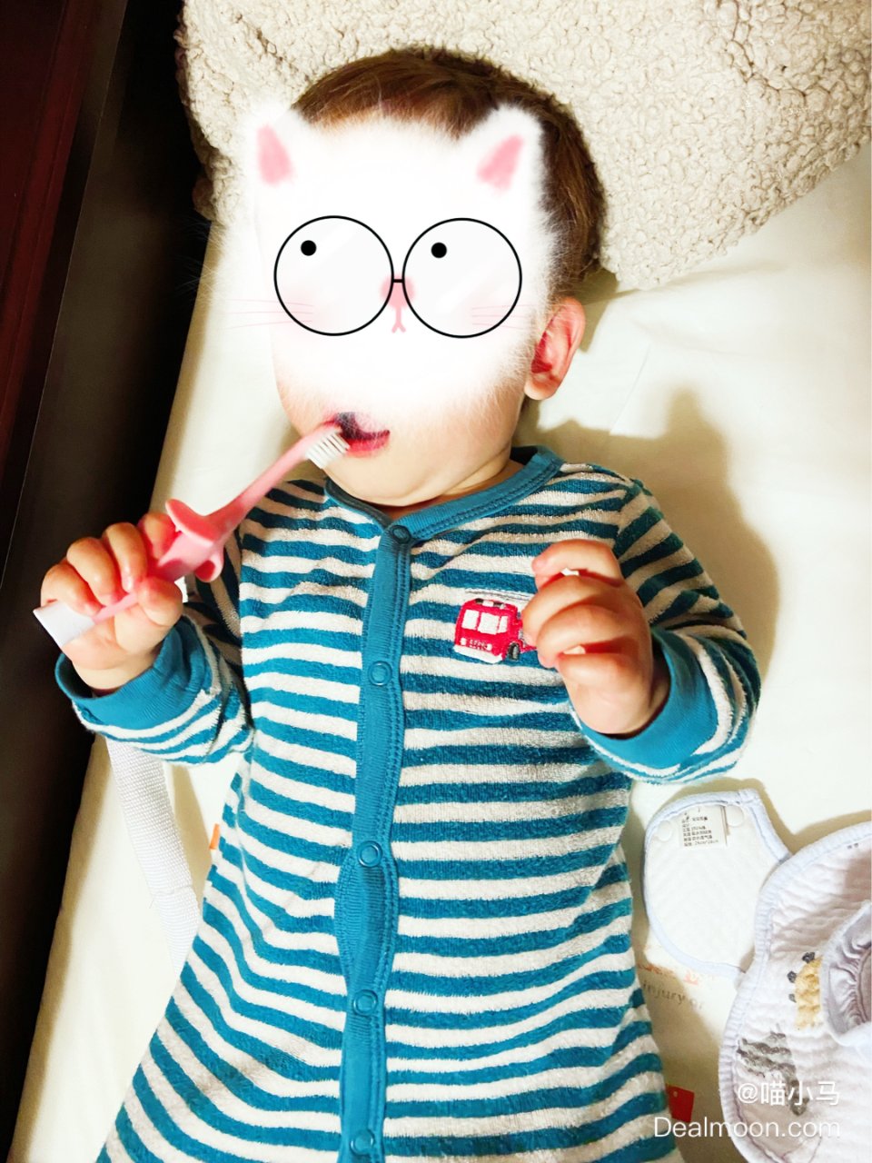 五月 小宝宝开始刷牙吧...