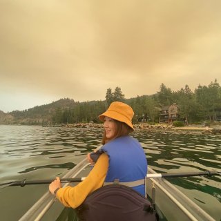 山火下的lake Tahoe ...