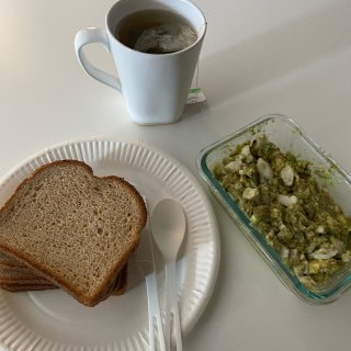 春季轻食午餐：全麦面包+自制牛油果🥑酱...