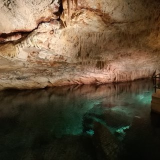 百慕大Crystal Cave...