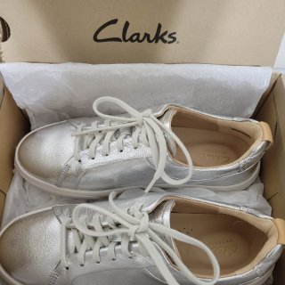 穿搭｜Clarks休闲运动鞋，百搭又舒适...