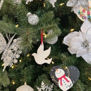😍圣诞树🎄主题是“爱❤️与和平☮️”...