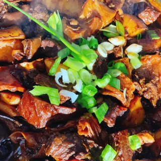 吃货的日常🌻🌻周末的快乐必须是大口炫肉...