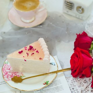 玫瑰千层蛋糕，既浪漫又甜美；让人不能不爱...