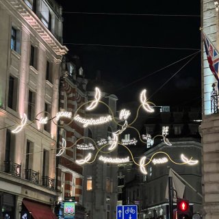 伦敦的天使👼灯亮了！是肉眼可见的闪耀...