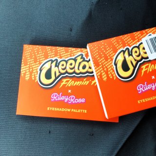 Cheetos眼影盘