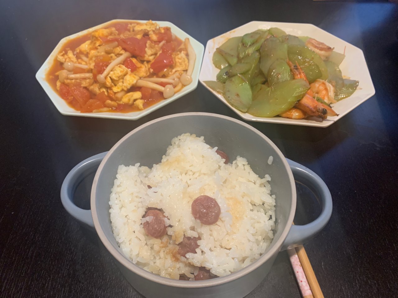 4/20晚餐:香肠饭+虾仁莴苣+西红柿炒...